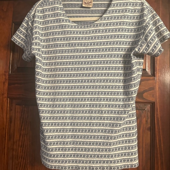 Blue and White Patterned Women's Top - Picture 5 of 5